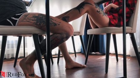 Может поебемся пока муж на работе?