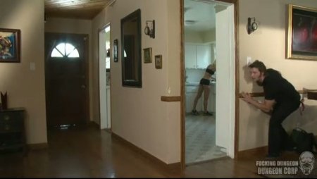 Залез в квартиру и изнасиловал девушку